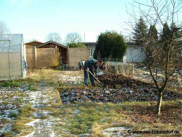 Umgraben bei angefrorenen Boden.