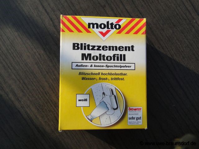 Vorbereitung Bau eines Sichtschutzzaunes, hier: Blitzzement