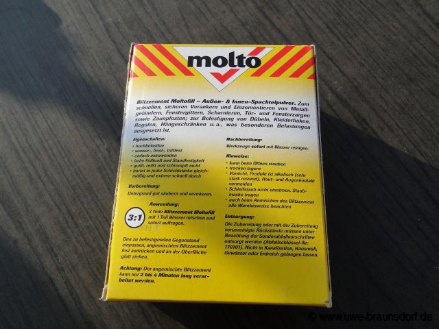 Vorbereitung Bau eines Sichtschutzzaunes, hier: Blitzzement